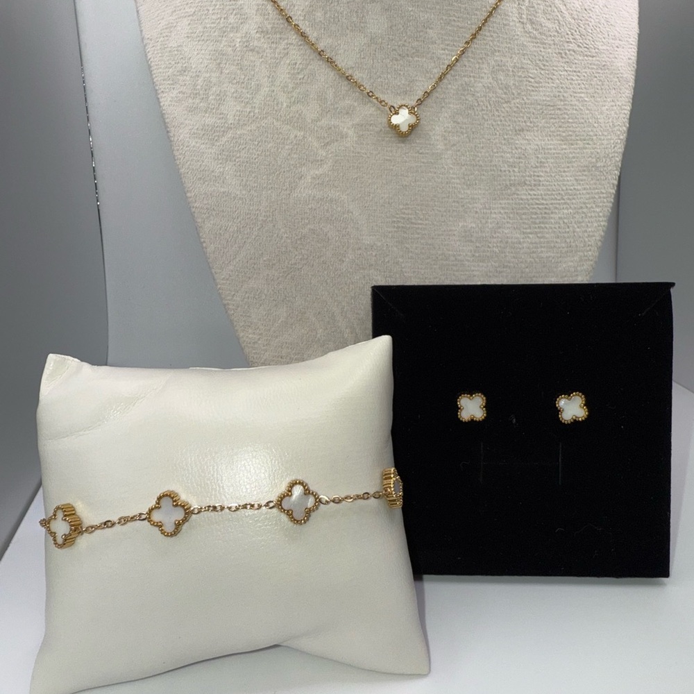 Gold and White Clover Jewelry Set